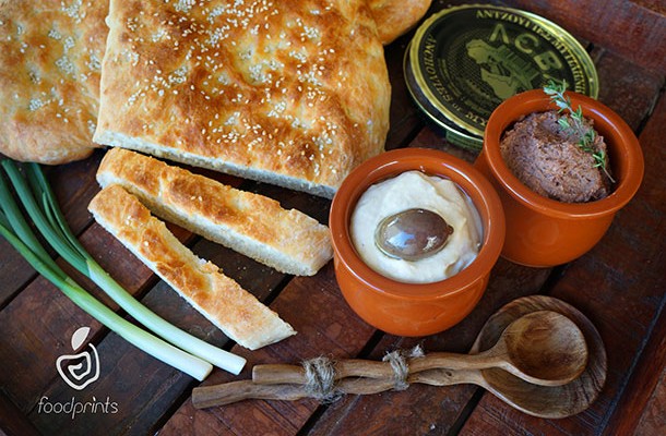 ΛΑΓΑΝΑ, ΛΕΥΚΟΣ ΤΑΡΑΜΑΣ ΚΑΙ ΠΑΣΤΑ ΕΛΙΑΣ ΜΕ ΦΟΥΝΤΟΥΚΙ