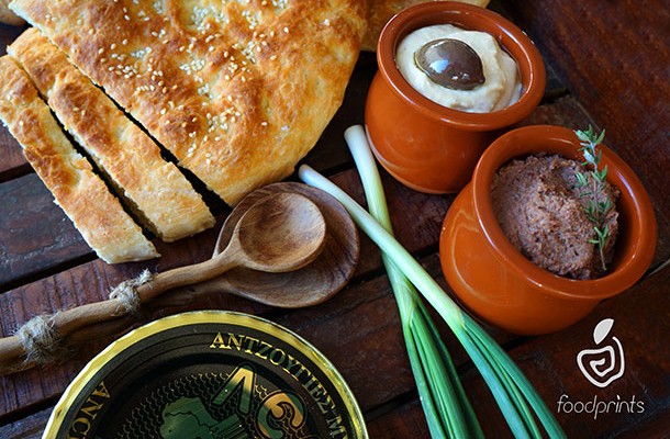 ΛΑΓΑΝΑ, ΛΕΥΚΟΣ ΤΑΡΑΜΑΣ ΚΑΙ ΠΑΣΤΑ ΕΛΙΑΣ ΜΕ ΦΟΥΝΤΟΥΚΙ