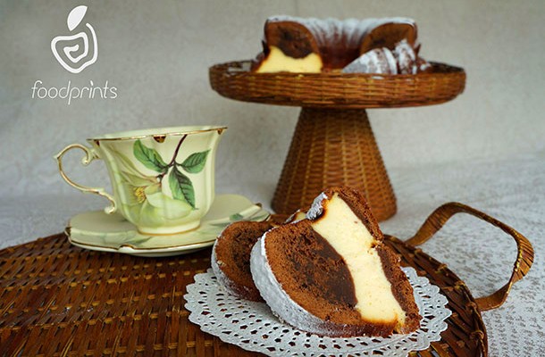 ΚΕΙΚ ΣΟΚΟΛΑΤΑ ΜΕ ΓΕΜΙΣΗ CHEESECAKE