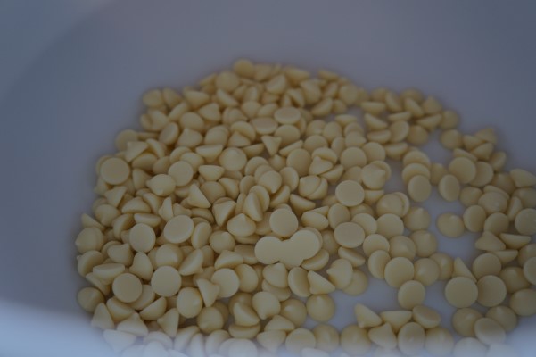 ΦΡΑΟΥΛΕΣ ΜΕ ΜΟΥΣ ΛΕΥΚΗΣ ΣΟΚΟΛΑΤΑΣ ΚΑΙ ΤΡΑΓΑΝΑ ΦΥΛΛΑ ΚΑΤΑΙΦΙ