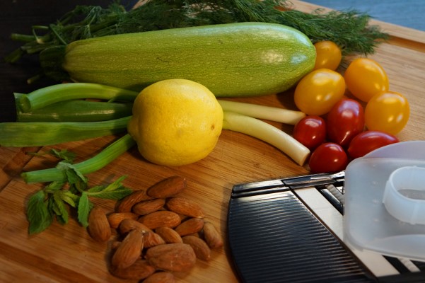 ΣΑΛΑΤΑ ΜΕ ΚΟΛΟΚΥΘΑΚΙΑ