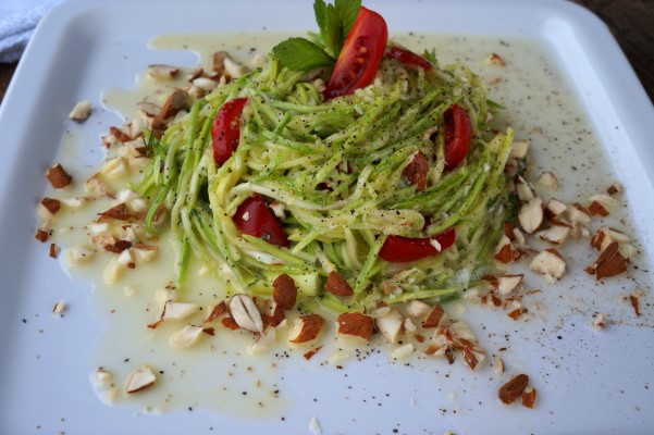 ΣΑΛΑΤΑ ΜΕ ΚΟΛΟΚΥΘΑΚΙΑ