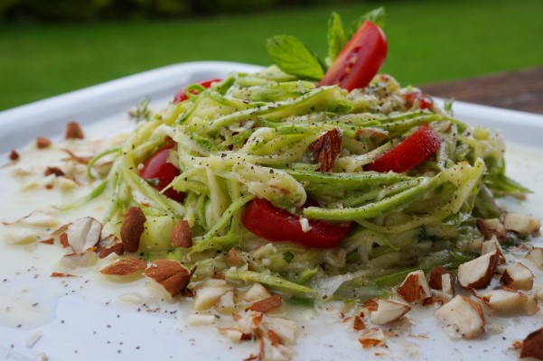 ΣΑΛΑΤΑ ΜΕ ΚΟΛΟΚΥΘΑΚΙΑ