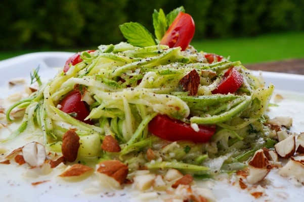 ΣΑΛΑΤΑ ΜΕ ΚΟΛΟΚΥΘΑΚΙΑ