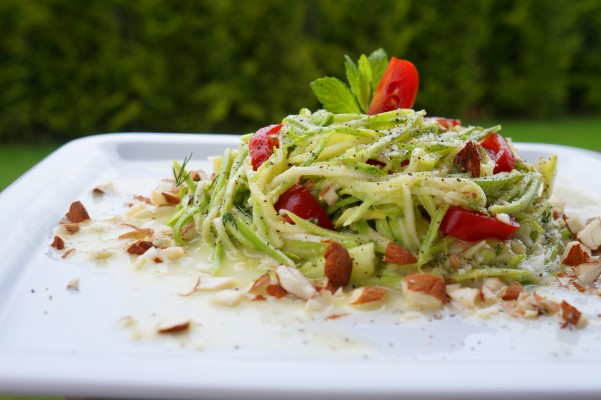 ΣΑΛΑΤΑ ΜΕ ΚΟΛΟΚΥΘΑΚΙΑ