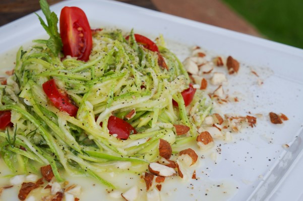 ΣΑΛΑΤΑ ΜΕ ΚΟΛΟΚΥΘΑΚΙΑ