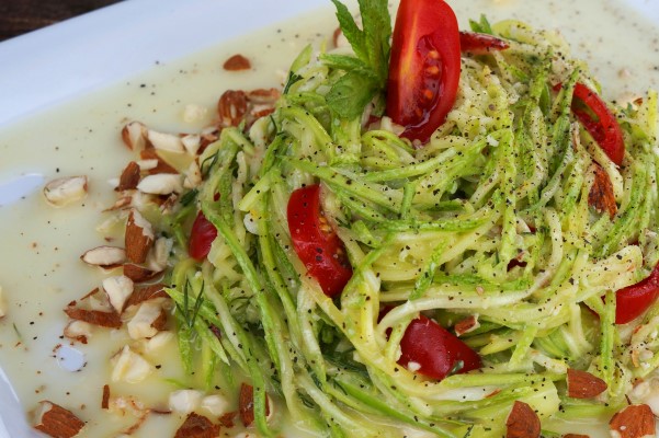 ΣΑΛΑΤΑ ΜΕ ΚΟΛΟΚΥΘΑΚΙΑ