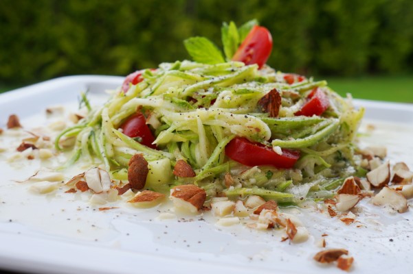 ΣΑΛΑΤΑ ΜΕ ΚΟΛΟΚΥΘΑΚΙΑ