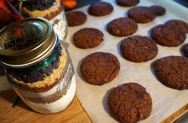 CHRISTMAS COOKIES IN A JAR