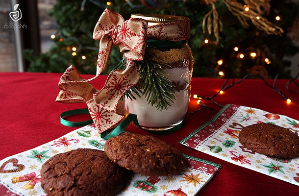 CHRISTMAS COOKIES IN A JAR