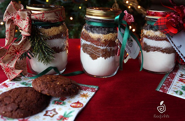 CHRISTMAS COOKIES IN A JAR