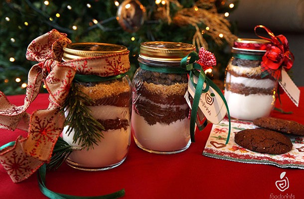 CHRISTMAS COOKIES IN A JAR